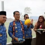 Panen Perdana Melon Apollo di SMAN 6 Samarinda Pj Gubernur Kaltim Dorong Inovasi Greenhouse